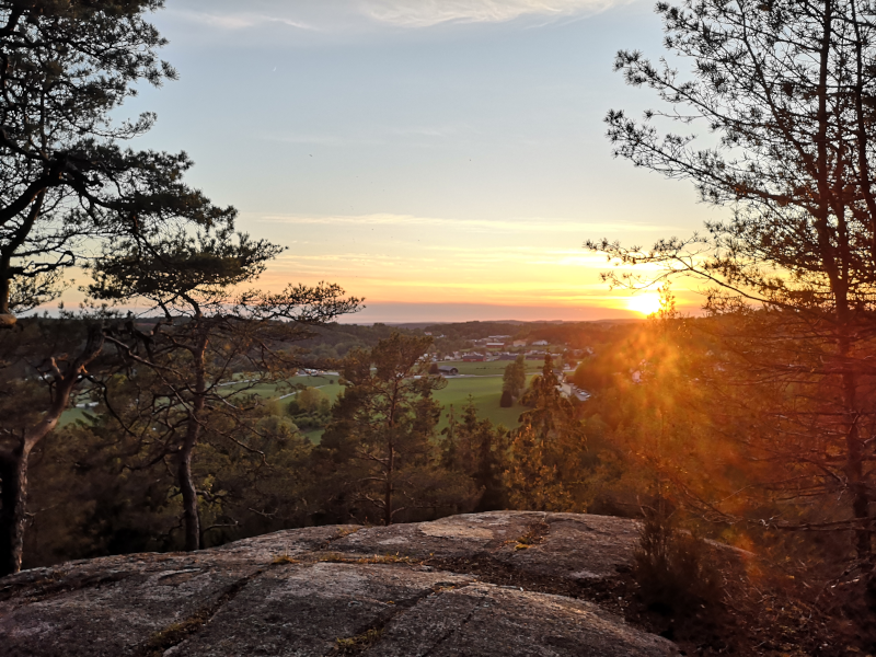 Utsikt fra Hestefjellet. Solnedgang 25. juni 2020